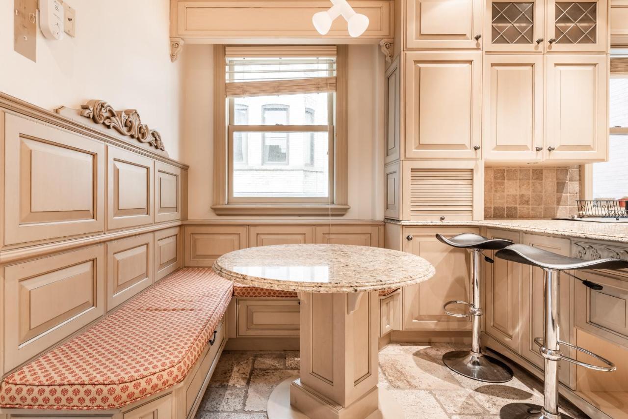 Superb City Center Penthouse On Two Floors-c Montréal